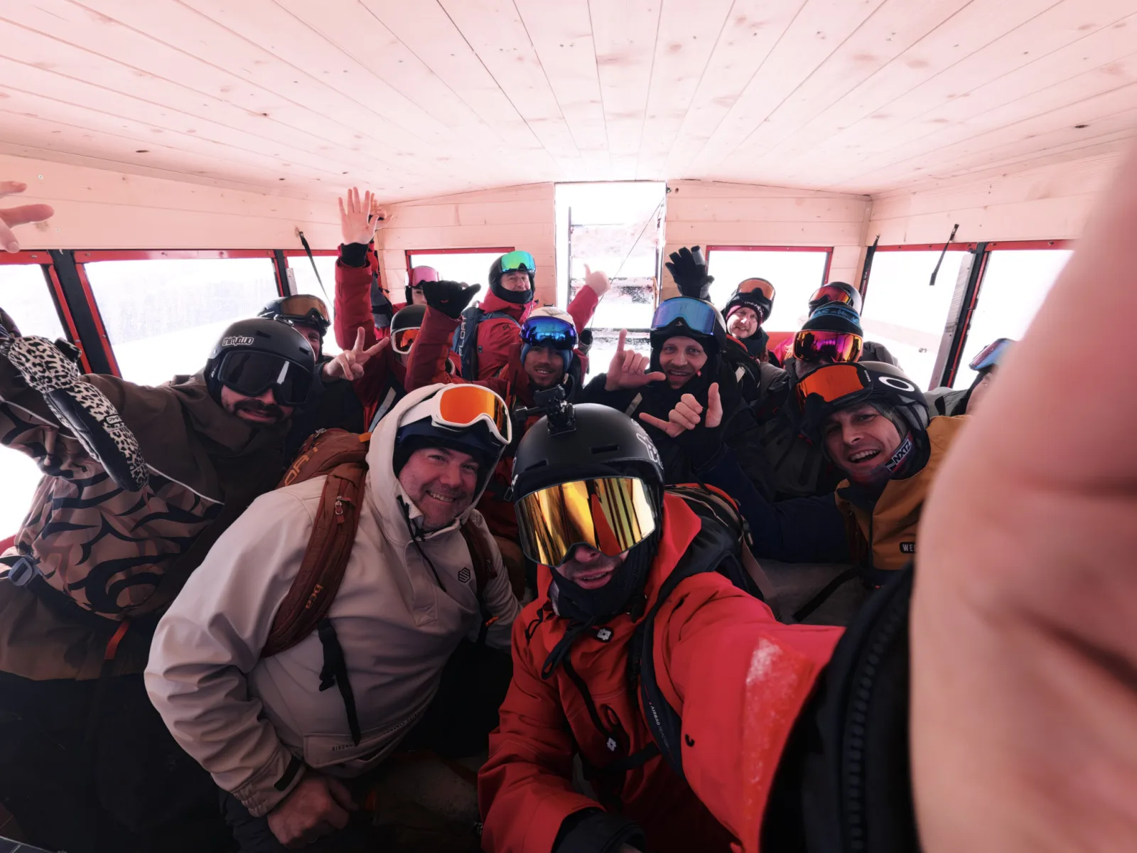 RAW.MOUNTAIN basecamp — lodge, après & mountain life